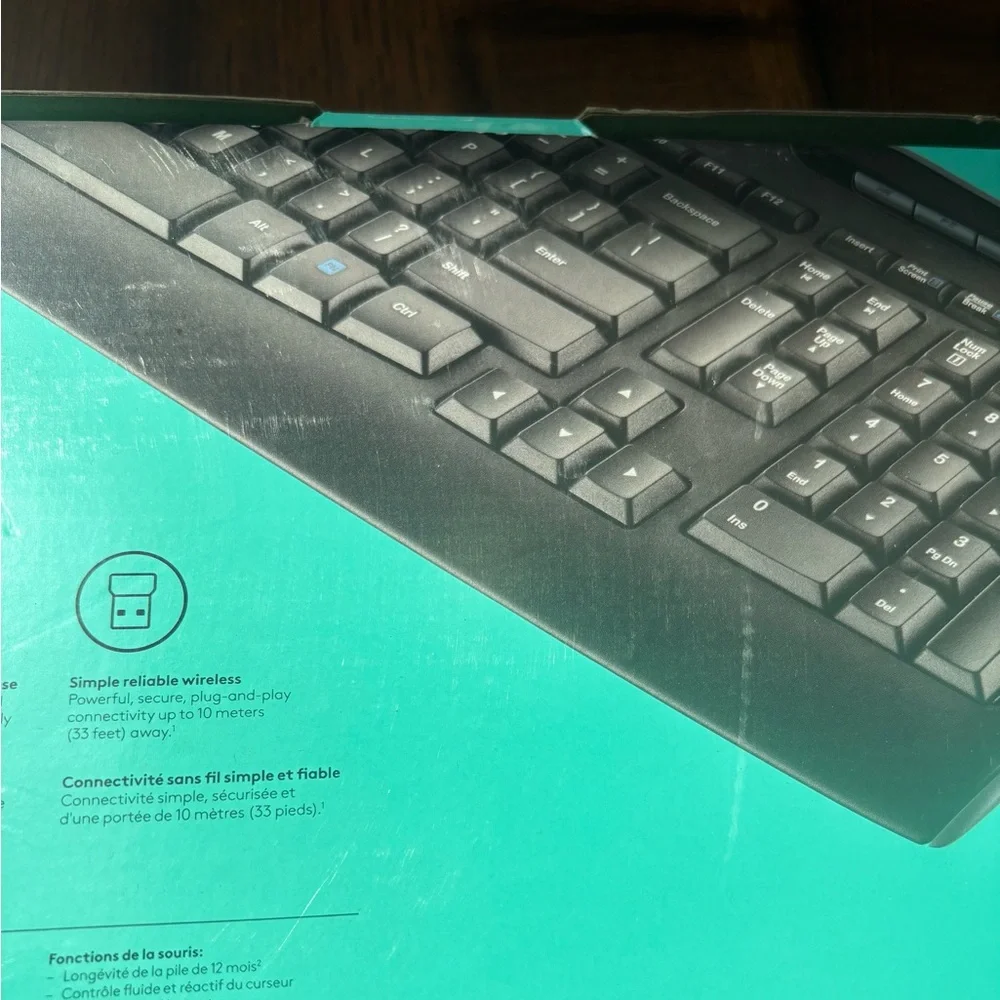 Logitech Wireless Keyboard and mouse MK320 new